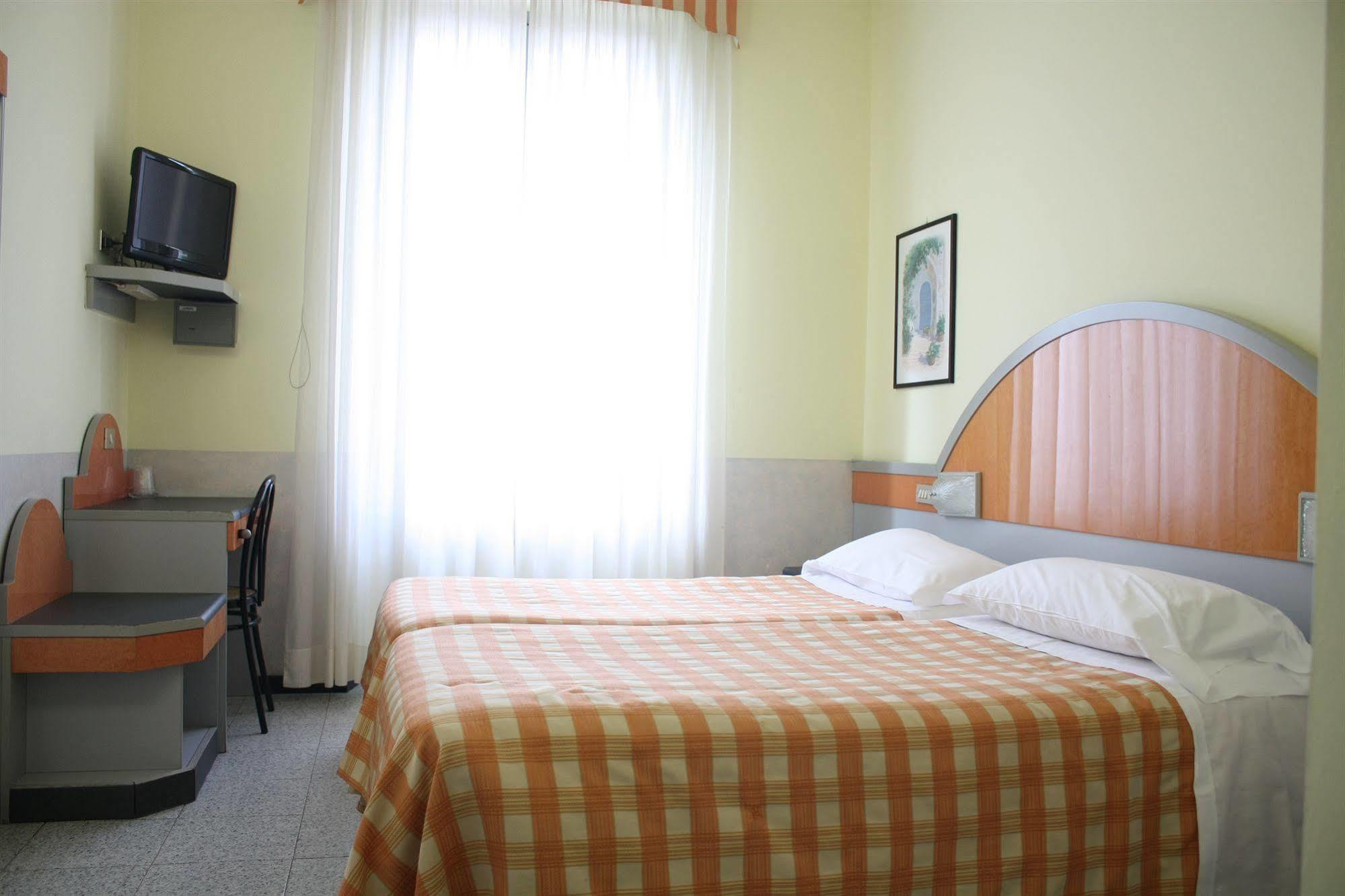 Hotel Mazzini Letojanni Exterior foto